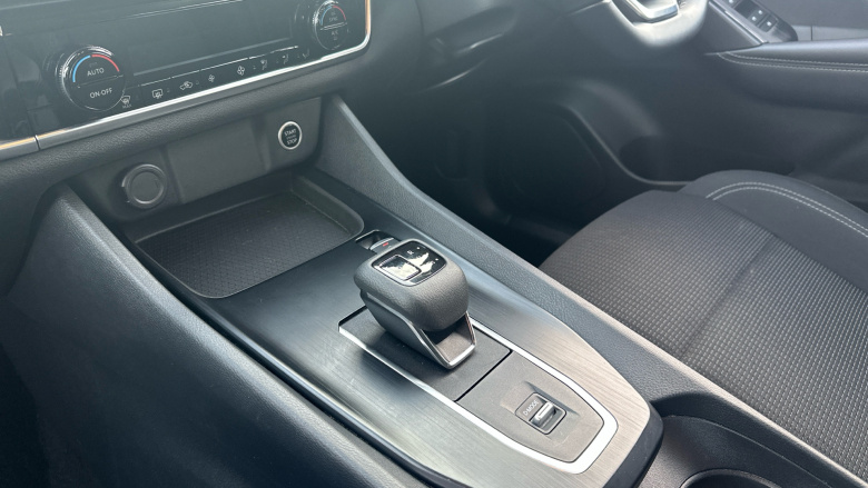 Nissan Qashqai 1.3 DiG-T MH 158 Acenta Premium 5dr Xtronic Petrol Hatchback